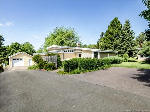 1137 Amirault, Dieppe, NB E1A 1E1