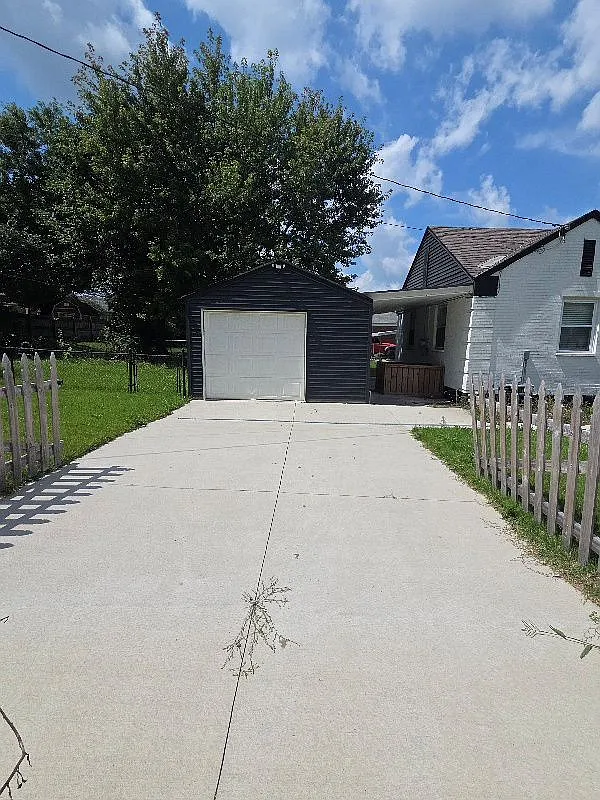 3001 Delaine — Photo 2