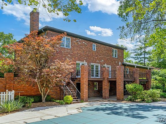 3rd image of 883 Amersham Dr