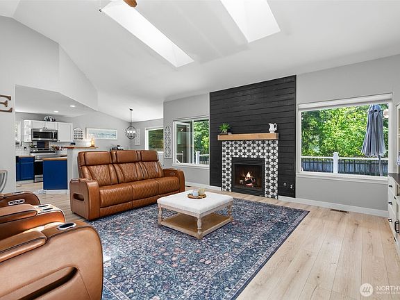 3rd image of 100 E Cardinal Court