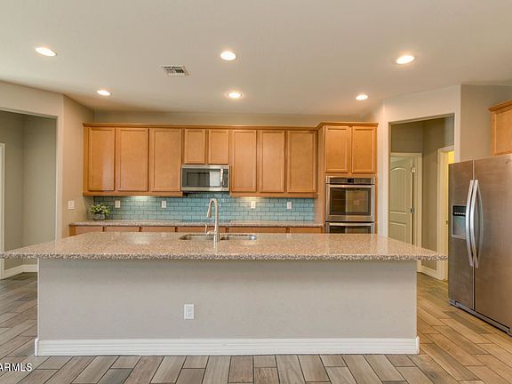 4th image of 10810 S 175th Dr