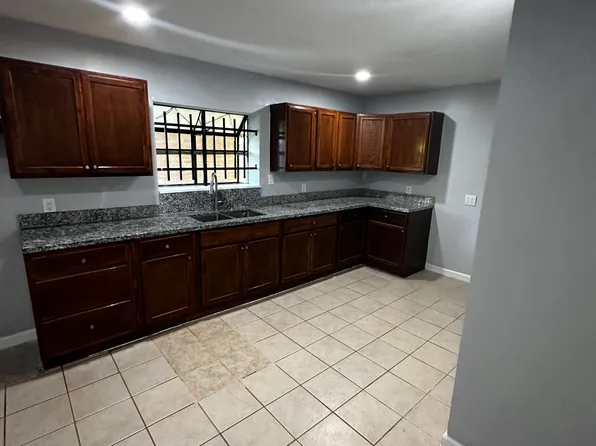 4814 Edfield St, Houston, TX 77033
