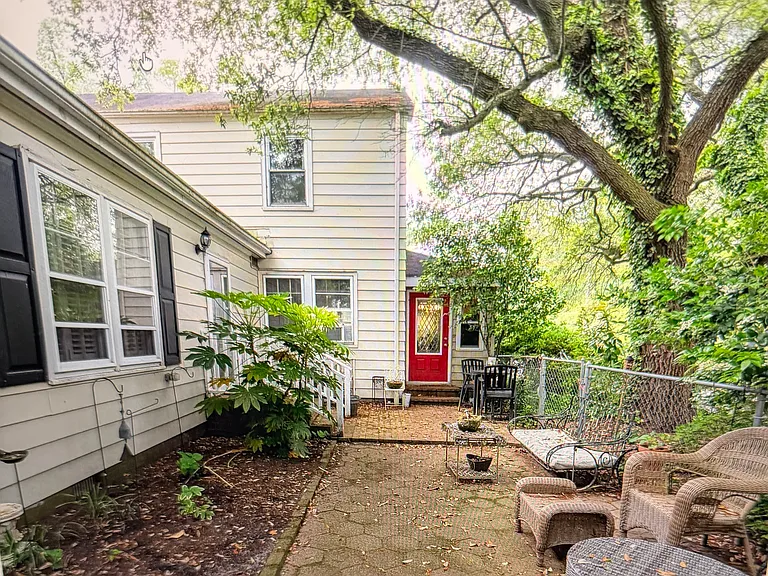 422 Sinclair St — Photo 16