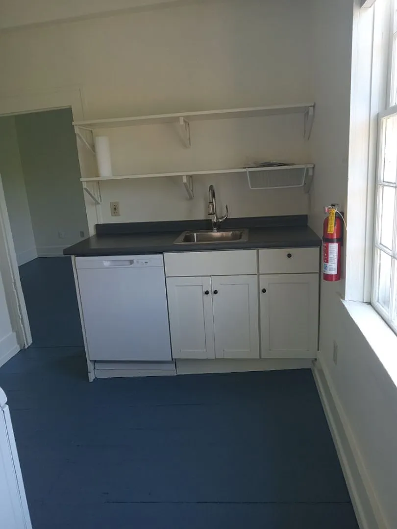 8-10 Conant Sq — Photo 2