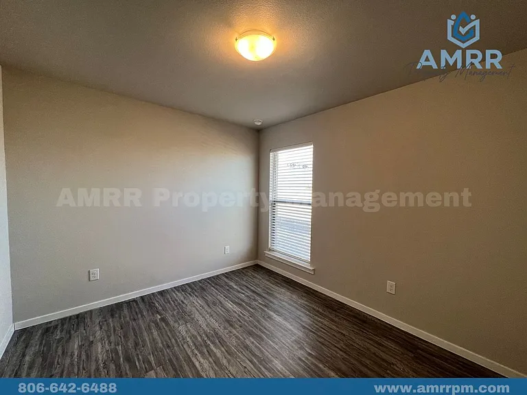 2105 N Avenue K — Photo 15