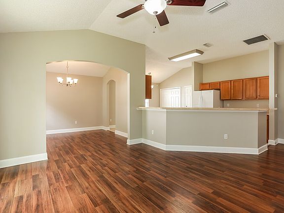 4th image of 1824 Creekview Dr