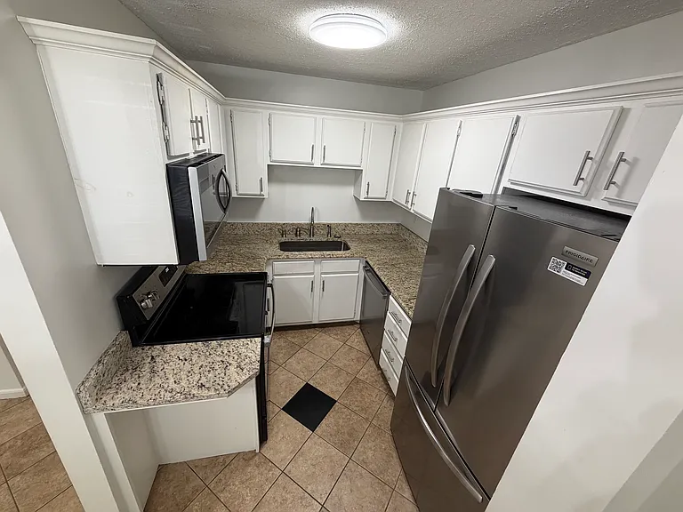 533 Cedar Dr — Photo 3
