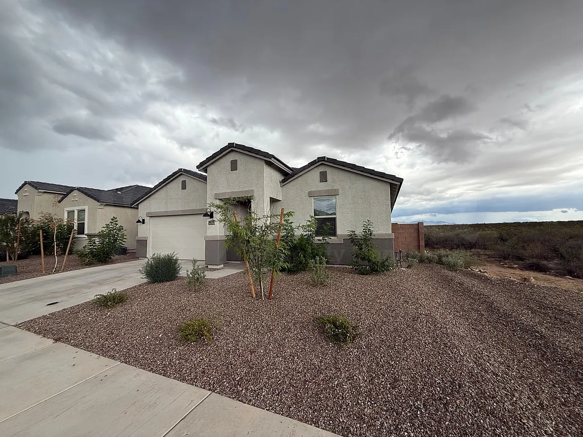 4 bed, 2.0 bath, 2053 sqft, $2,349 — Photo 3