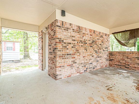 5th image of 1222 Crestwood Dr