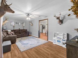 602 Colonial Dr, Athens, TX 75751