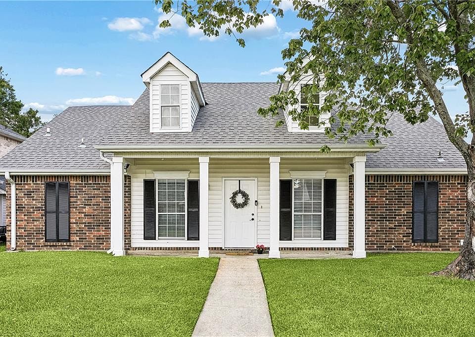 1st image of 319 Oakley Ln