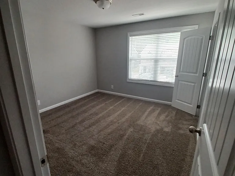 219 Woodland Valley Ln — Photo 6