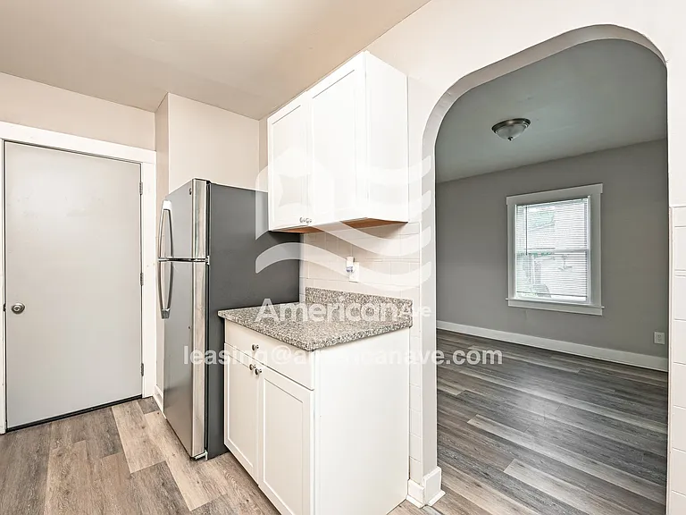 1097736_007_kitchen_7.jpg