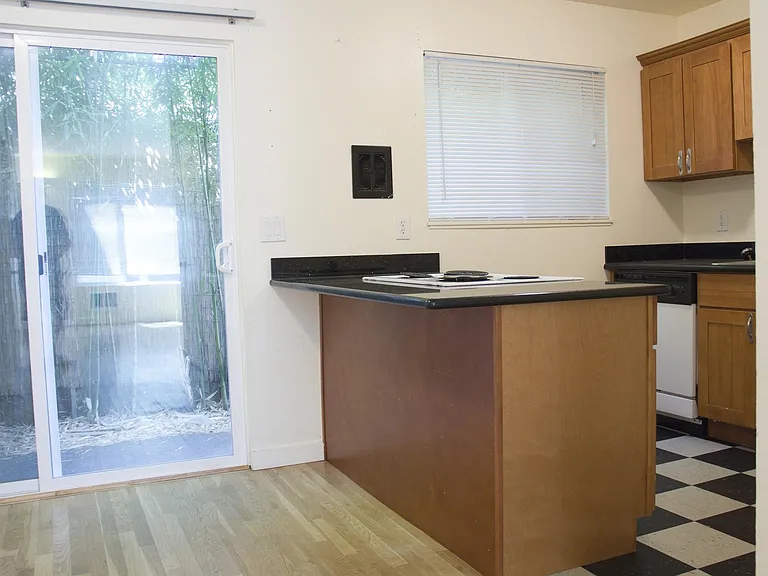 426 NE 75th Ave — Photo 63