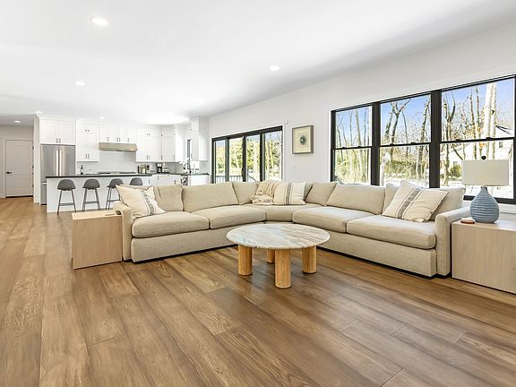 5th image of 1745 Stars Rd