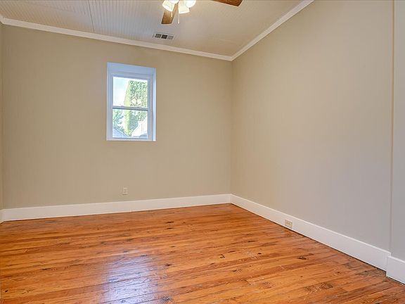 3rd image of 828 Broad St #B