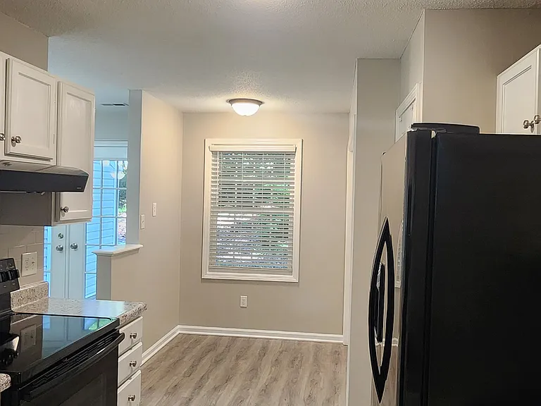 403 Glencoe Dr — Photo 9