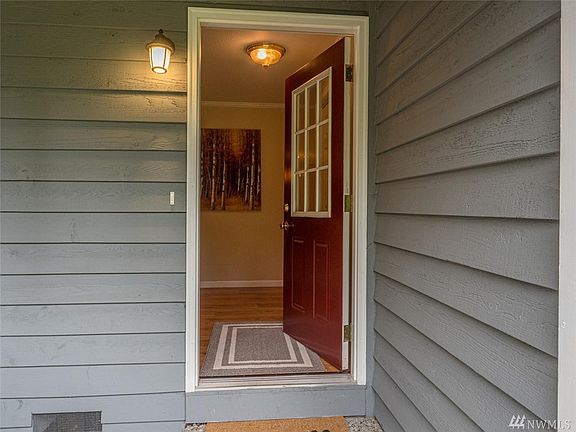 Warm and inviting entry greets guest! 