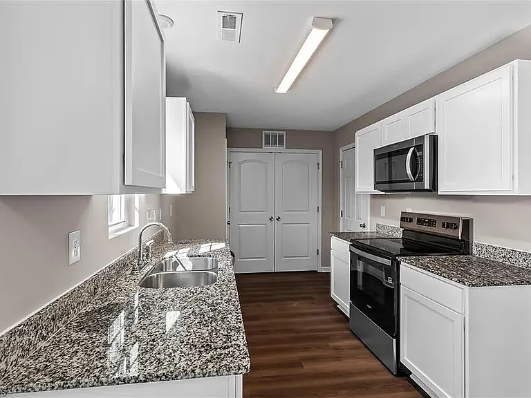 109 Lemon Ln — Photo 2