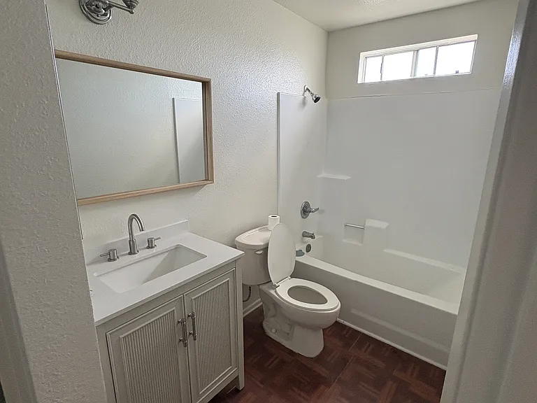 1050 Raymond Ave #204 — Photo 4