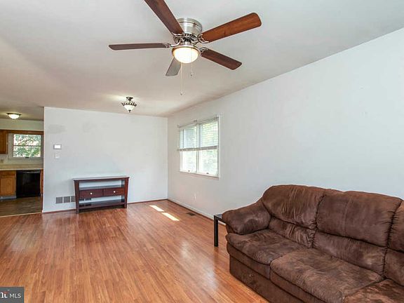 5th image of 973 W Ashland Ave
