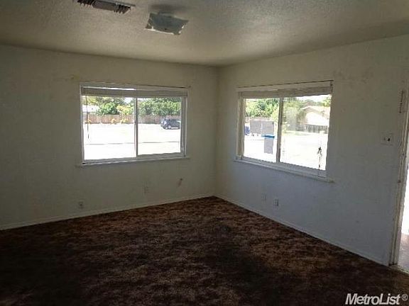 3rd image of 2414 51st Ave