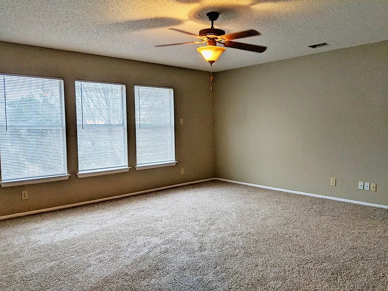 4507 Sherwood Way — Photo 6
