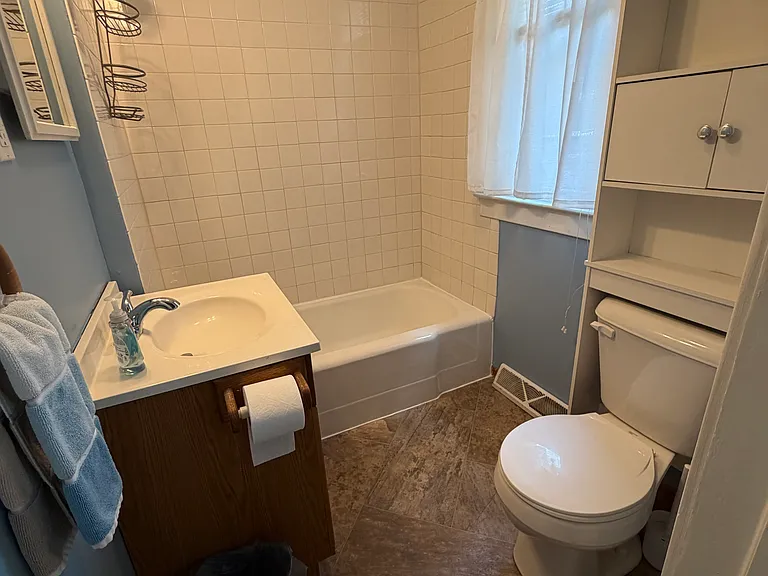 207 S Poplar St — Photo 10