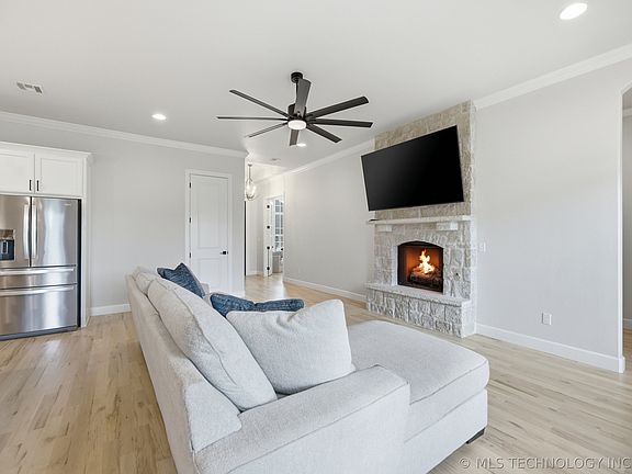 5th image of 6321 N 30th St