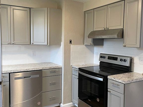 3rd image of 619 W Maple St #11946968
