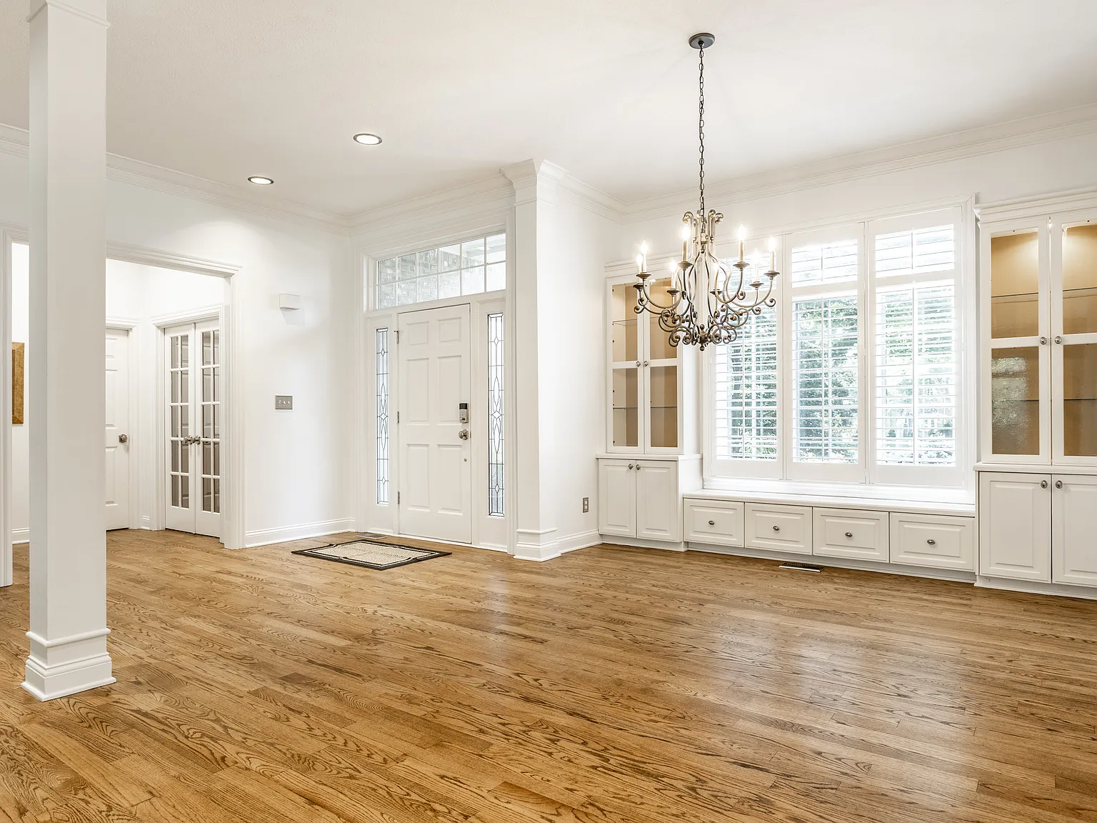 5 bed, 6.0 bath, 7452 sqft, $8,000 — Photo 4