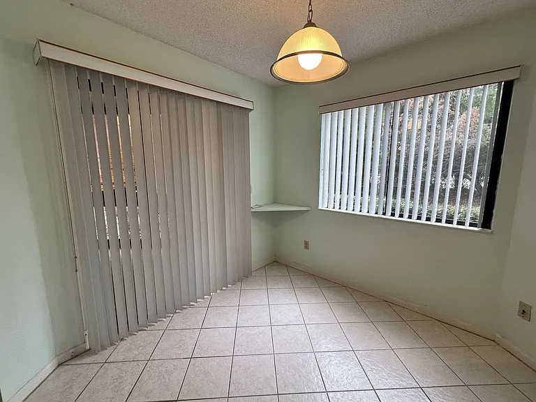 13 Surrey Ct — Photo 6