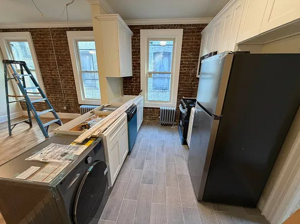33-8 31st Ave, Astoria, NY 11106