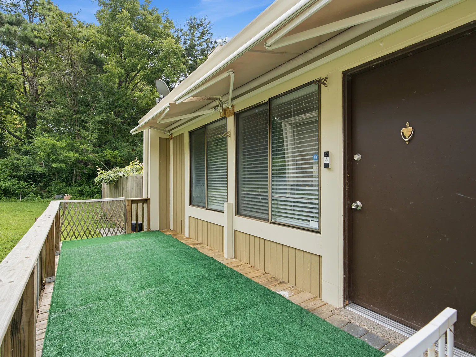 2 bed, 1243 sqft, $1,900 — Photo 2