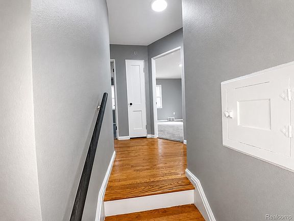 2nd image of 14914 Marlowe St