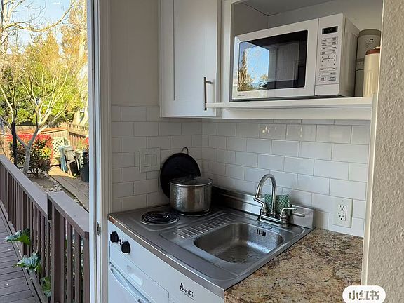 2nd image of 415 Tasso St APT D