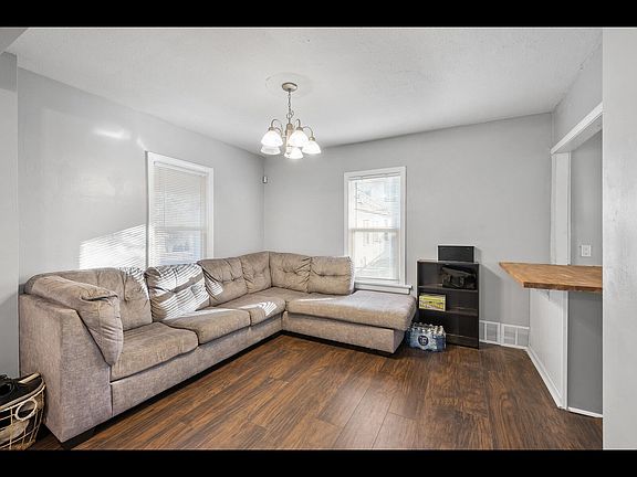 5th image of 2631 Thomas Ave N