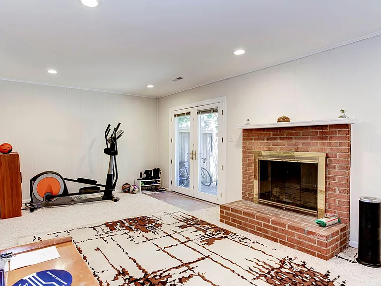 8156 Larkin Ln — Photo 20