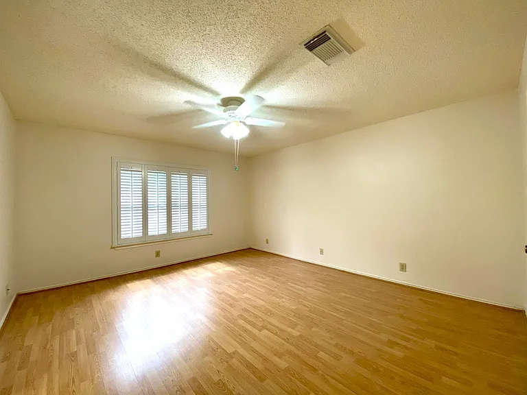10038 Silverbrook Pl — Photo 11