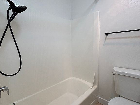 5th image of 3320 Redondo Beach Blvd #0cc471a9c