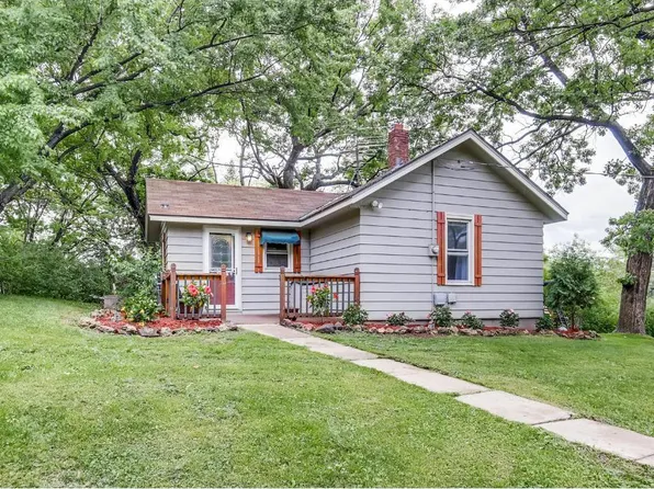 2442 Granada Ave N, Oakdale, MN 55128