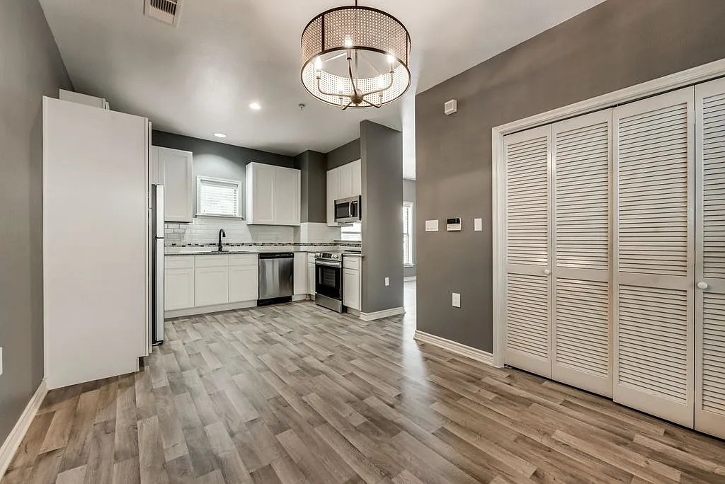 McFarlin Place Apartments — Photo 2