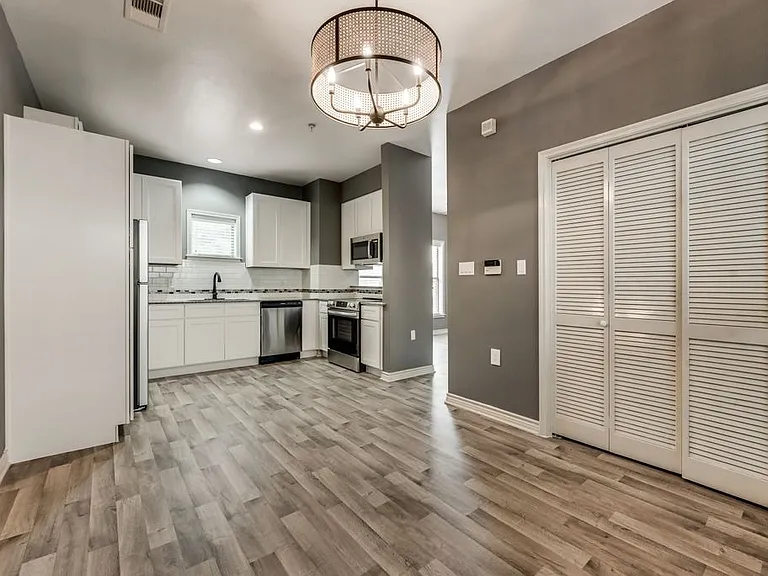 McFarlin Place Apartments — Photo 2