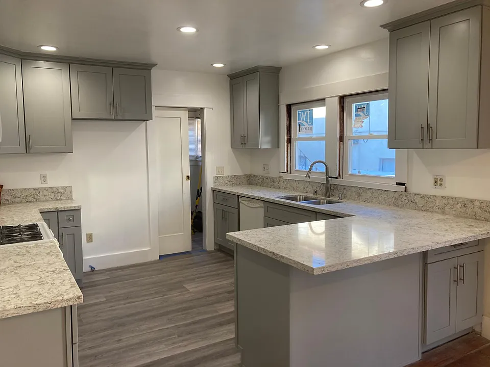 550 W 37th St