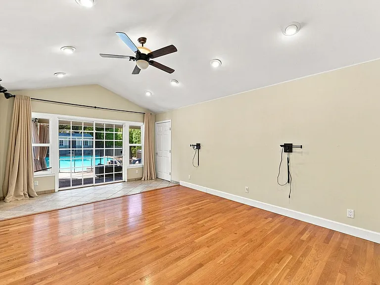 12445 Green Meadow Ln — Photo 31