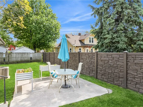 212 N 4th Ave, Winterset, IA 50273