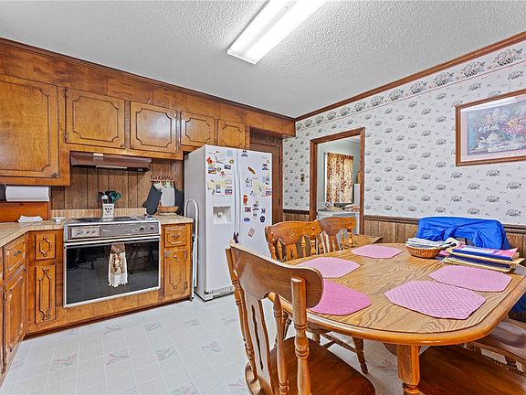 4th image of 404 Roger Bolt Rd