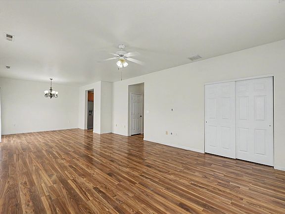 5th image of 613 Yalow Dr