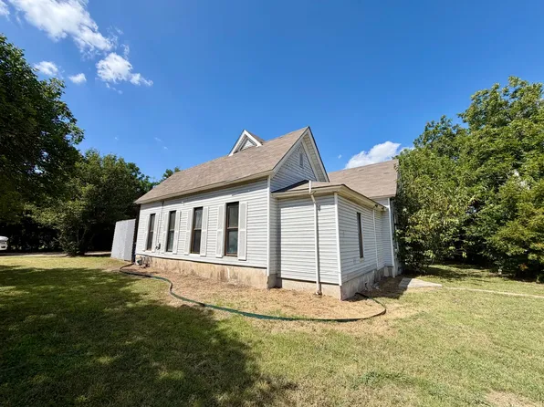 100 N 1st St, Hewitt, TX 76643