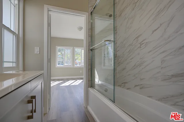 1127 N Formosa Ave — Photo 18